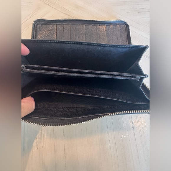 🛍️HP🛍️AUTHENTIC GUCCI👜 Soho Pebbled Leather Zip Around Long Wallet (Black) - Picture 5 of 15